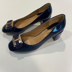 NWOT Salvatore Ferragamo Navy pumps